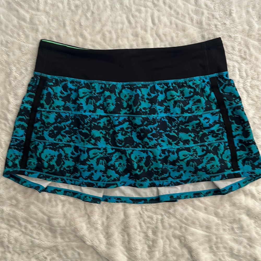 Lululemon Pace Revival Skirt Blue/Green hibiscus pattern Size 8